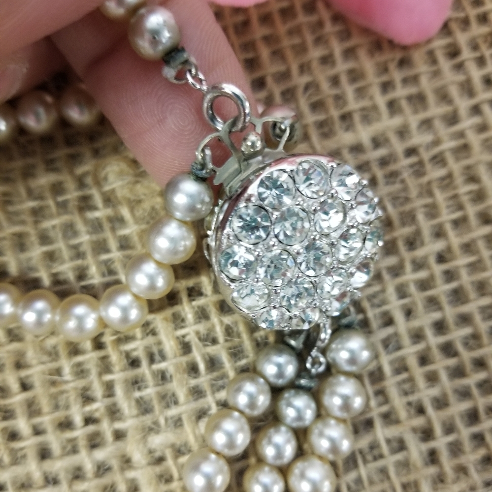 Vintage Sarah Coventry triple strand pearl necklace - Picture 8 of 9